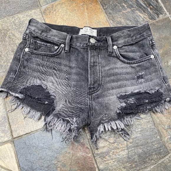 Free People Loving Good Vibrations distressed black denim jeans size 25 - Picture 3 of 15